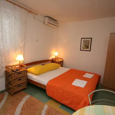Apartman With Parking Space - 6636 Makarska